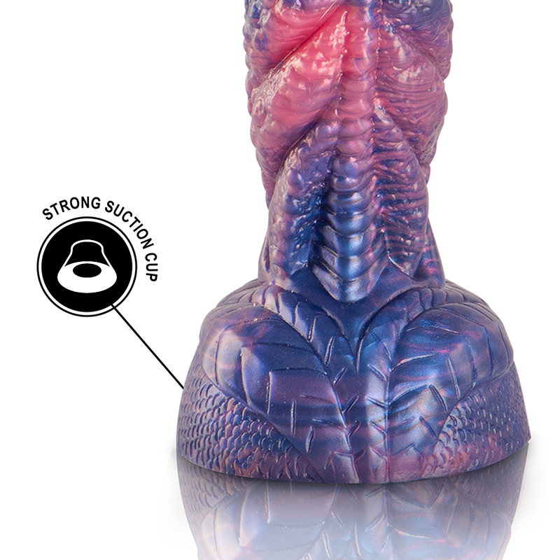 Danza del piacere con dildo di Dionysus, prodotto EPIC, mostra dettagli del dildo in silicone con texture realistici.
