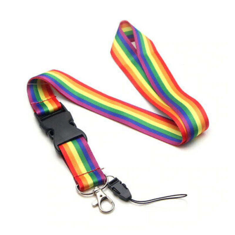 Laccetto PRIDE con bandiera LGBT colorata, accessorio decorativo e di supporto ai diritti LGBTQ, visibile in primo piano.