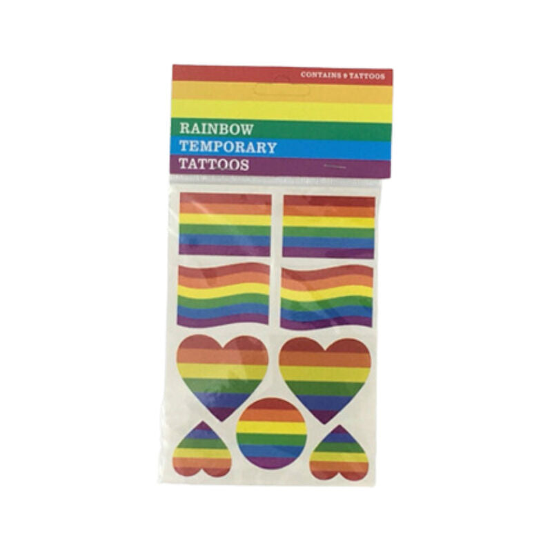 Tatuaggi con bandiera LGBT di PRIDE, design colorato e simbolico, visibile sulla pelle in primo piano.