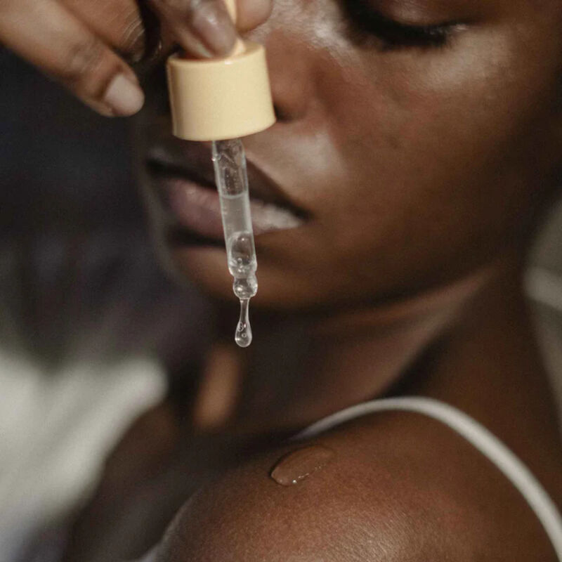 Gocce massaggi intimo rivitalizzanti di BIJOUX AU NATUREL, flacone con contagocce, per cura e benessere intimo femminile