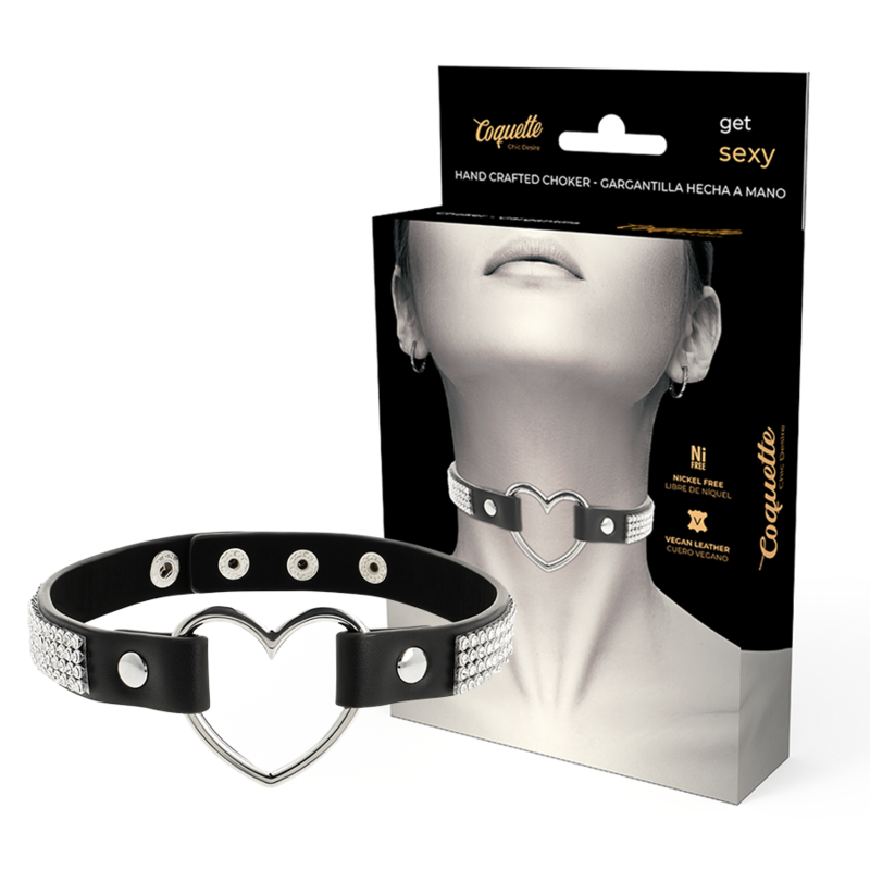 Collana girocollo in pelle vegana con pendente cuore, accessorio elegante di Coquette Accessories.
