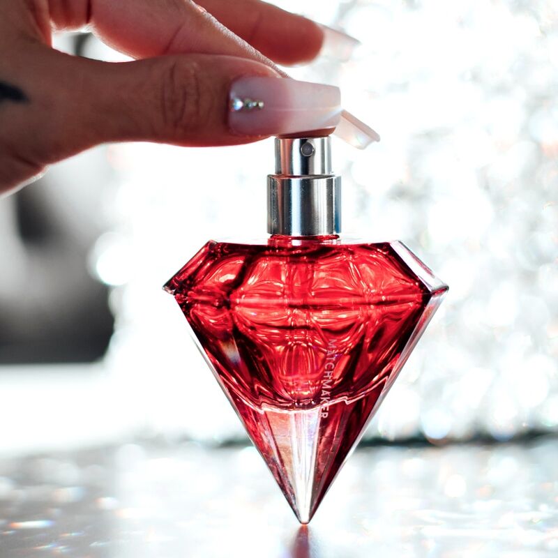 Profumo EYE OF LOVE Matchmaker Red Diamond con feromoni, bottiglia da 30 ml, con etichetta rossa e design elegante.