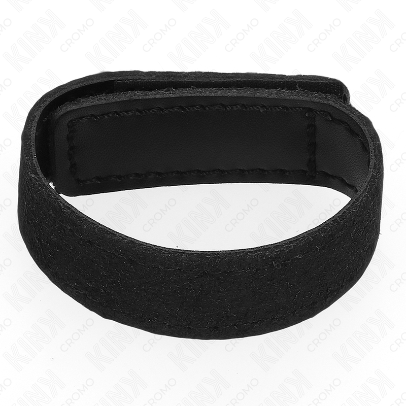 Anello per pene in pelle KINK RING POWER con chiusura in velcro, misura 20x2 cm, mostra la texture della pelle e la chiusura in velcro.