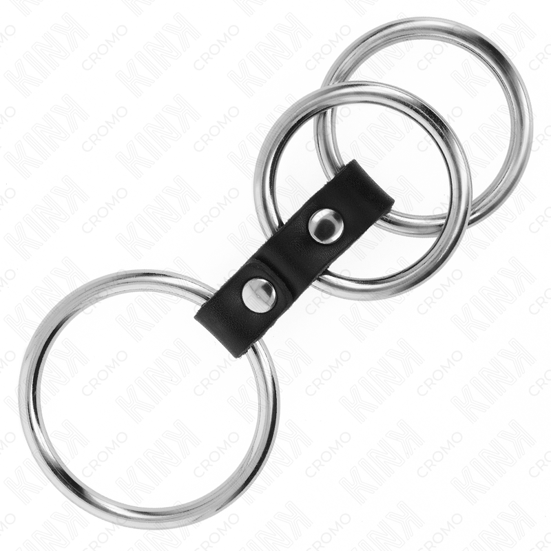 Anello per pene in metallo KINK Triple da 3,7 a 5 cm collegato con pelle, prodotto della linea KINK RING POWER.
