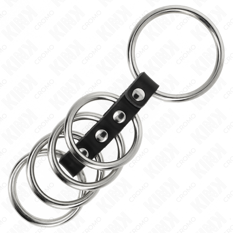 Anelli per pene KINK RING POWER in metallo collegati da pelle, diametro da 3,7 cm a 5 cm, mostrati in primo piano.