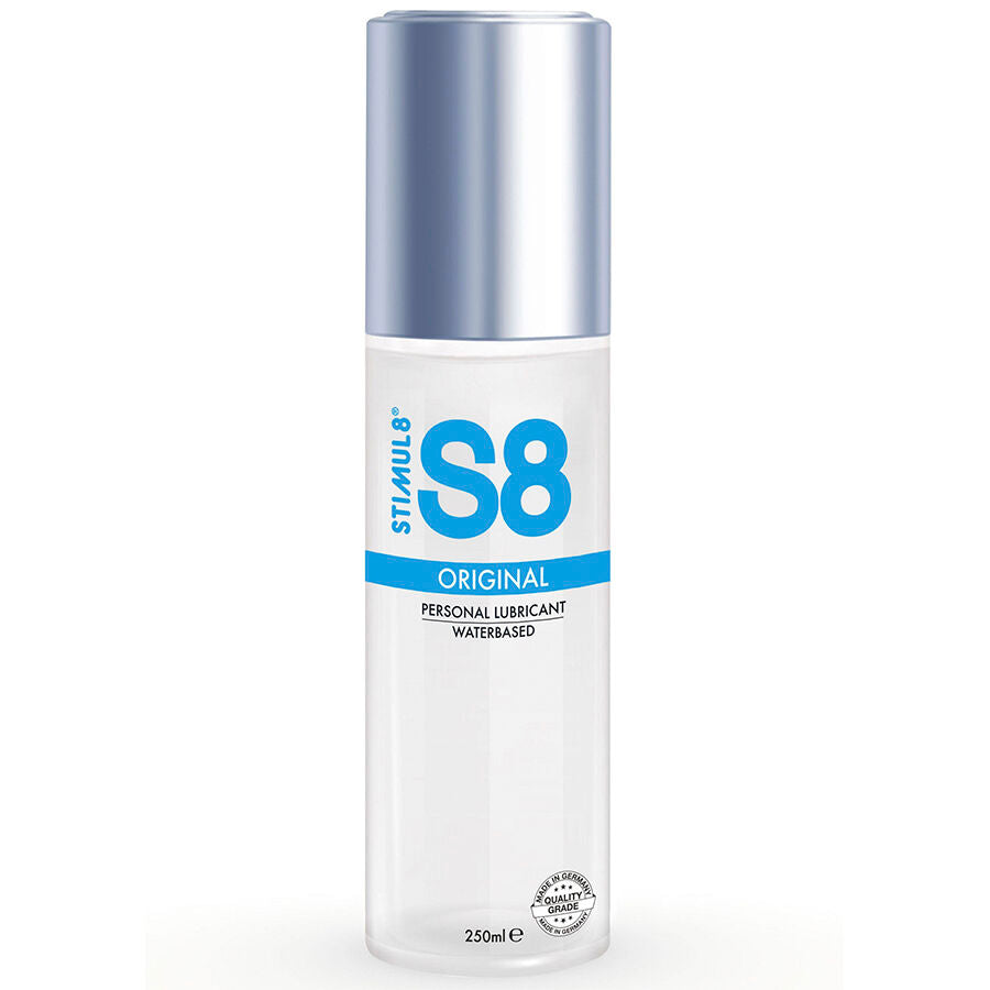 Lubrificante a base d'acqua Stimul8 S8 in flacone da 250 ml, bottiglia con etichetta blu e tappo nero.