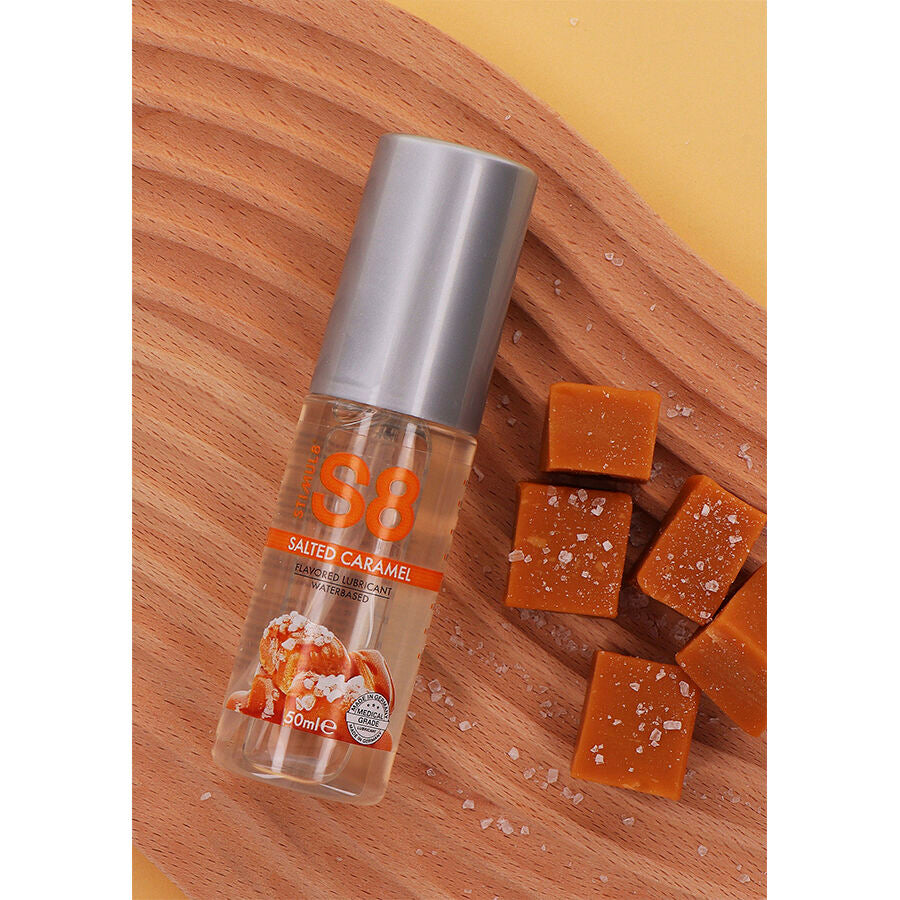 Lubrificante al caramello salato StimUL8 S8 in bottiglia da 125 ml, con etichetta colorata e design elegante.