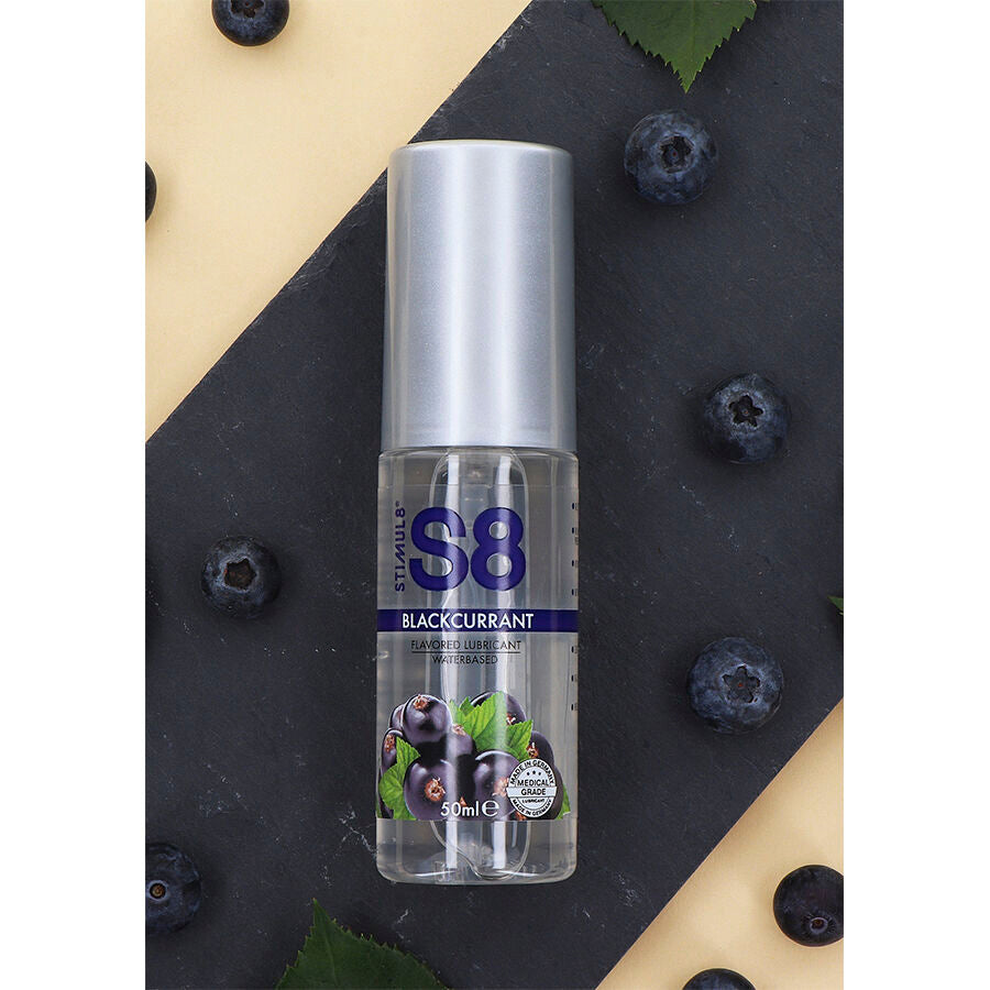 Lubrificante al mirtillo STIMUL8 S8 in flacone da 50 ml, con etichetta colorata e dettagli del prodotto visibili.