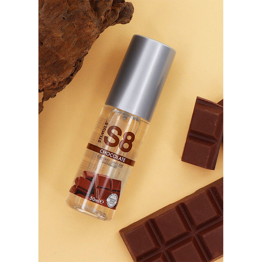 Lubrificante al cioccolato STIMUL8 S8 da 50 ml, bottiglia con etichetta colorata e logo visibile, ideale per uso intimo.
