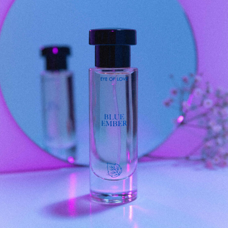 Profumo maschile Bloom Indica Blue Ember di EYE OF LOVE, bottiglia da 30 ml con aroma intenso e speziato.