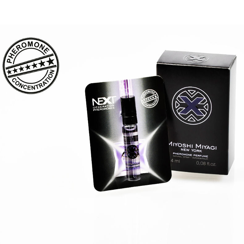 Profumo MIYOSHI MIYAGI New York Feromonas Uomo, flacone da 2.4ml con spray, dettagli del profumo e confezione.