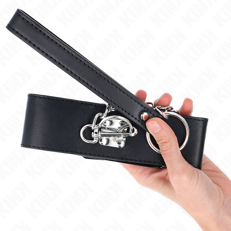 Collare base con guinzaglio da 65 cm di KINK COLLAR & GAG, in stile semplice e resistente, visibile in primo piano.