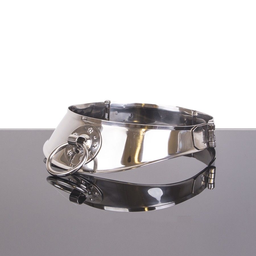 Collare di trattenuta METAL HARD in metallo con anello robusto per sicurezza e stabilità.