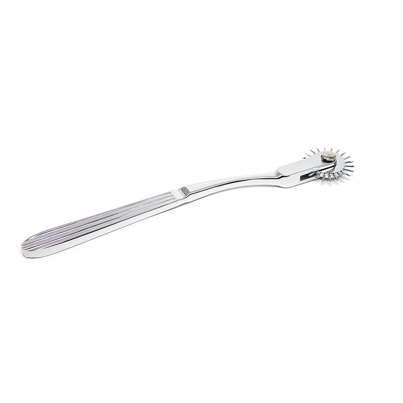 Lingua fetish con punta a ruota spike di OHMAMA FETISH, dettagli con punte metalliche e design provocante.