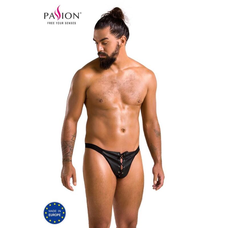Slip aperto nero Passion Men PASSION - 044, taglia L/XL, mostrato su modello con dettagli in pizzo e tessuto morbido.