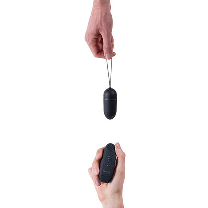 Vibratore nero B SWISH BNAUGHTY CLASSIC UNLEASHED, forma elegante e dettagli lisci, ideale per stimolazione e piacere personale.