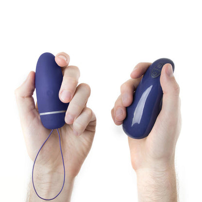 Vibratore B SWISH BNAUGHTY DELUXE UNLEASHED Blu Notte, dettagli in silicone blu con design elegante e moderno.