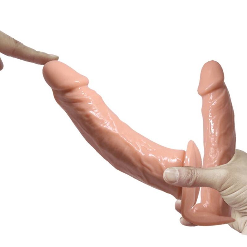 Dildo doppio BAILE Ultra Appassionata con imbragatura, parte della collezione BAILE HARNESS COLLECTION, in dettaglio.