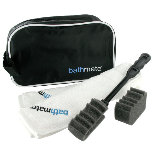 Kit di pulizia Bathmate per dispositivi di idroterapia, con accessori e detergenti per la cura e la manutenzione del prodotto.