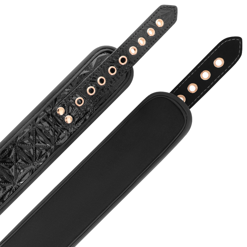 Collare BEGME BLACK EDITION con morsetti per capezzoli, accessorio BDSM in morbido materiale nero.