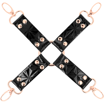 Corda di sottomissione in pelle vegana BEGME BLACK EDITION, modello Hog Tie, nera, con fibbie regolabili e dettagli di alta qualità