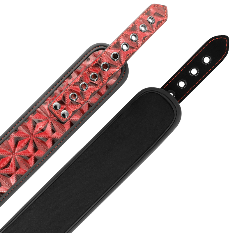 Colletto BEGME Red Edition con morsetti per capezzoli, fodera in neoprene, design elegante e confortevole per lingerie.