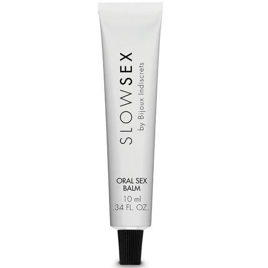 Balsamo per sesso orale Bijoux Slow Sex, flacone da 10 ml, con etichetta bianca e dettagli neri, visibile in primo piano.