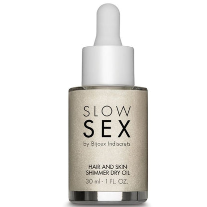 Olio secco illuminante multifunzione BIJOUX SLOW SEX, flacone da 30 ml con etichetta e tappo nero, prodotto per il corpo e la cura della pelle.