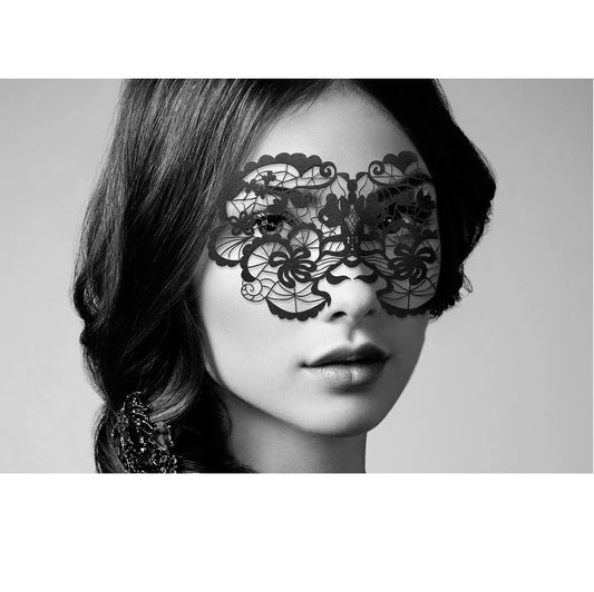 Maschera in vinile BIJOUX ANNA di BIJOUX VINYL MASKS, con dettagli eleganti e design artistico, visibile in primo piano.