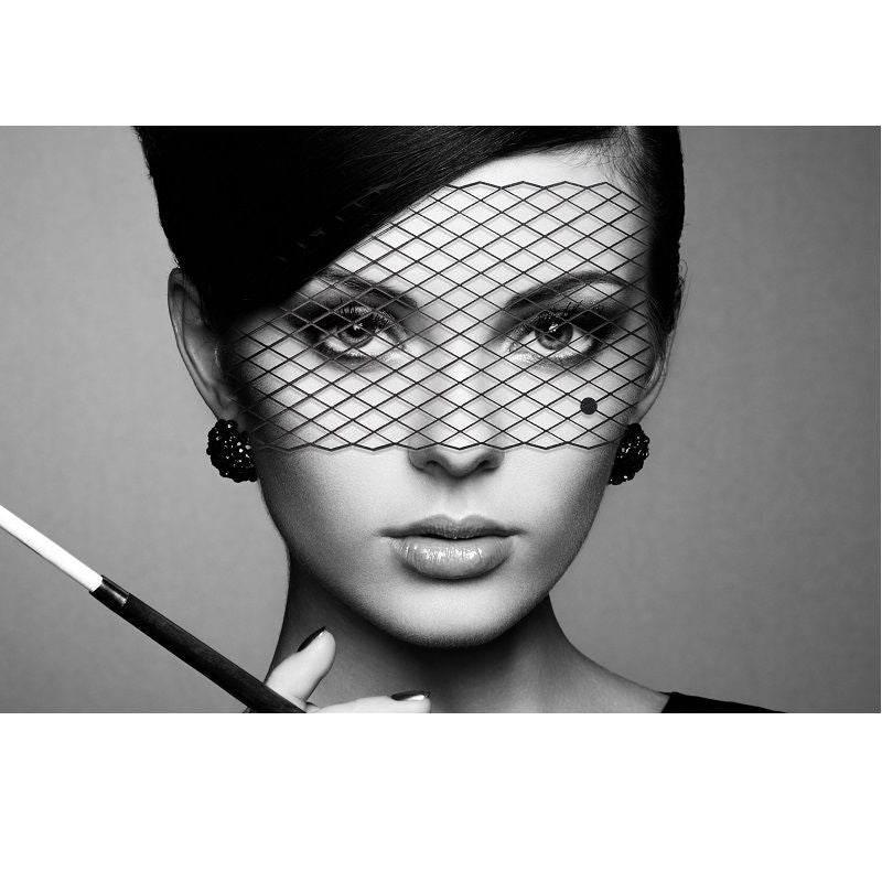 Maschera in vinile BIJOUX VINYL MASKS Louise, accessorio di moda con design elegante, visibile in dettaglio nell'immagine.
