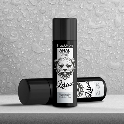 Gel anal relaxante BLACK HOLE alla jojoba, base in silicone da 30 ml, con texture morbida e naturale.