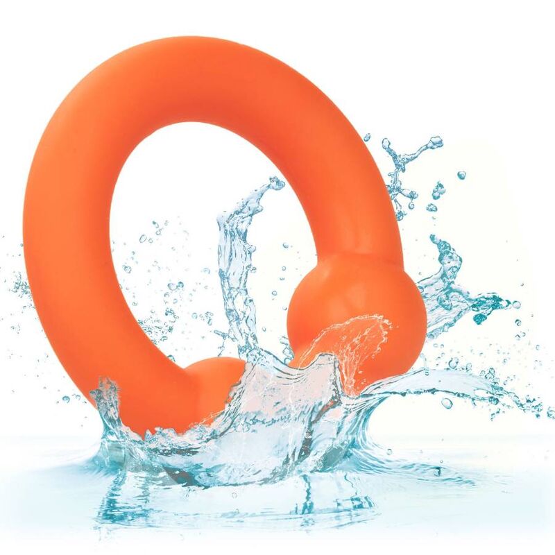 Anello CALEXOTICS Alpha con doppio pallino in colore arancione, dettagli in metallo, mostra il design elegante e moderno dell'anello.