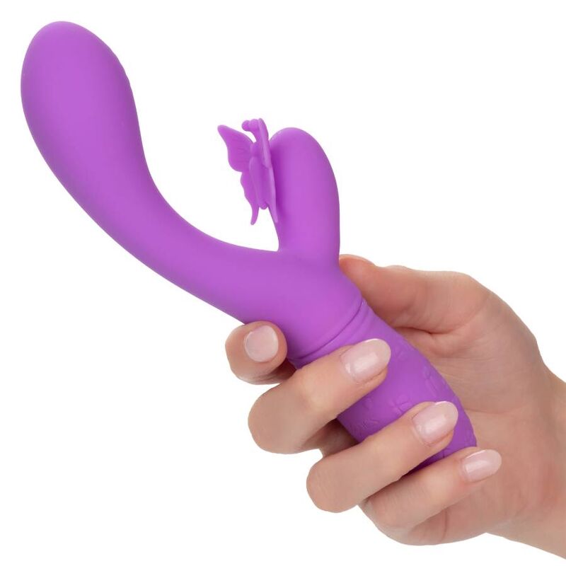 Calexotics Bacio Farfalla Flutter viola, giocattolo erotico con farfalla vibrante e design colorato, ideale per stimolazione e piacere.