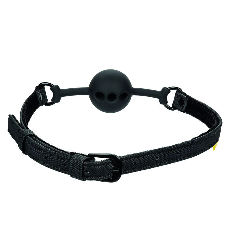 Calexotics Boundless Ball Gag traspirante, dispositivo di bondage con sfera e cinturino regolabile, in dettaglio.