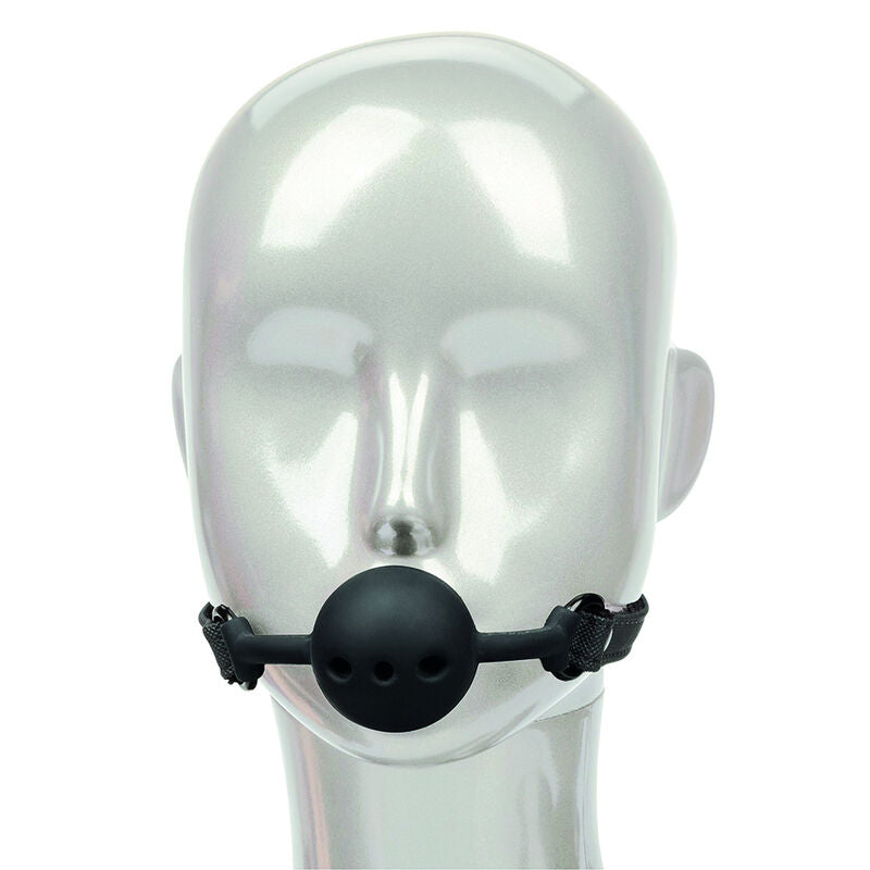 Pallina da gag traspirante CALEXOTICS Boundless Ball Gag in morbido materiale, visibile in primo piano.