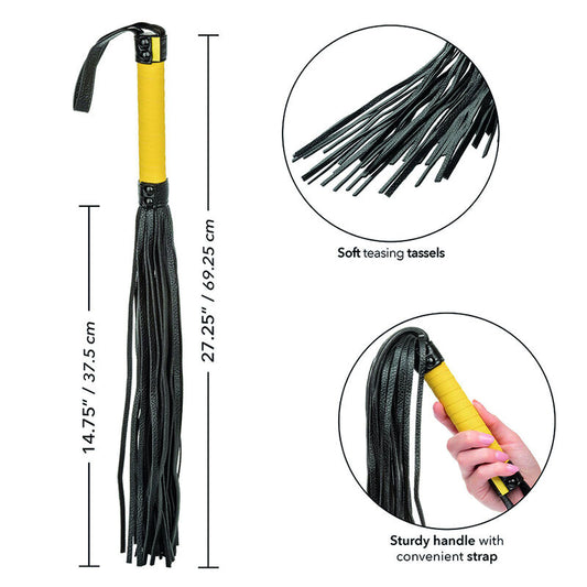 Frusta Boundless di CALEXOTICS, elegante e resistente, con manico in pelle e frange in cuoio, ideale per giochi di ruolo e BDSM.