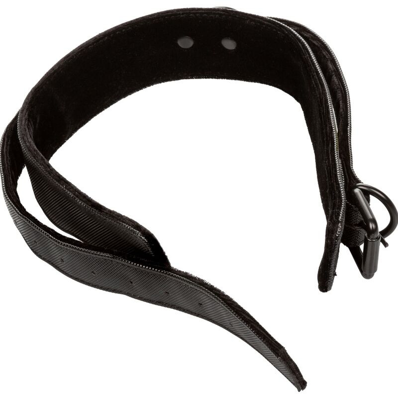 Collare e guinzaglio Boundless di CALEXOTICS, set di accessori per giochi di ruolo e BDSM, in pelle nera con dettagli metallici.