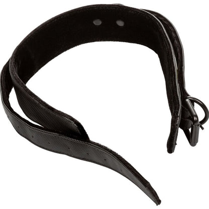 Collare e guinzaglio Boundless di CALEXOTICS, set di accessori per giochi di ruolo e BDSM, in pelle nera con dettagli metallici.