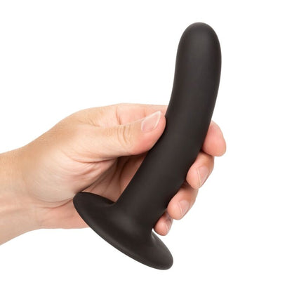Dildo Boundless CALEXOTICS di 15,25 cm, compatibile con limbracatura, con superficie liscia e design ergonomico.