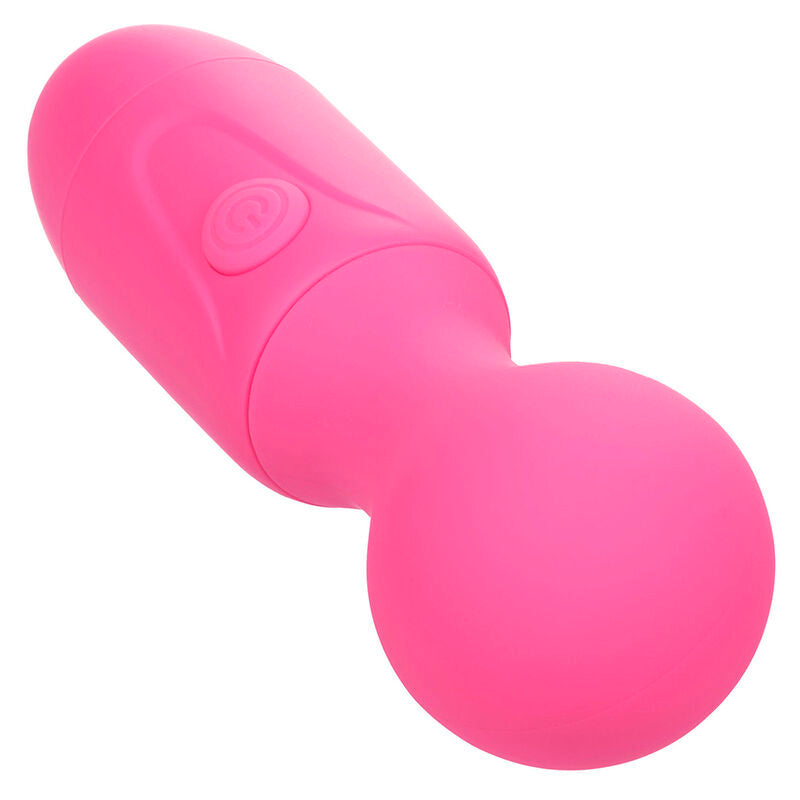 Massaggiatore ricaricabile Calexotics First Time con 10 vibrazioni, colore rosa, visibile in primo piano.