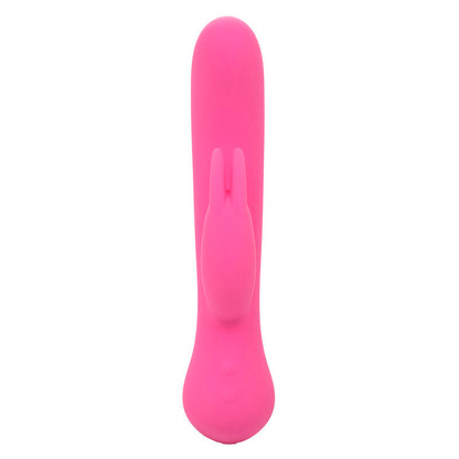 Vibratore coniglio rosa ricaricabile CALEXOTICS First Time, design ergonomico e dettagli colorati.