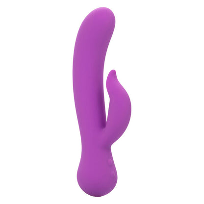 Vibratore ricaricabile CALEXOTICS FIRST TIME PLEASER color viola, con design ergonomico e superficie liscia.