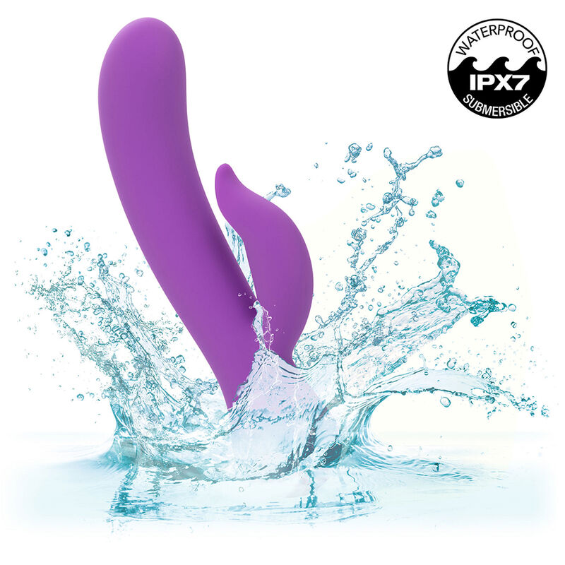 Vibratore ricaricabile CALEXOTICS FIRST TIME PLEASER di colore viola, con superficie liscia e design ergonomico.