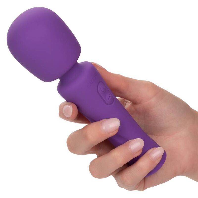 Massaggiatore viola CALEXOTICS con design ergonomico e superficie liscia, ideale per relax e benessere.