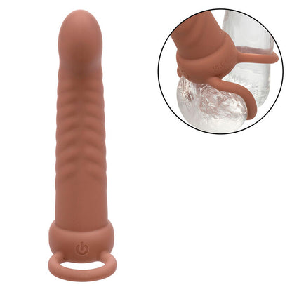 Penetratore doppio marrone CALEXOTICS MAXX RIBBED con 10 vibrazioni, design testurizzato e doppia stimolazione.