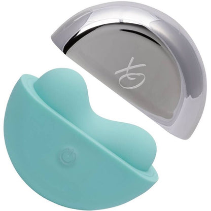 Stimolatore ovation Calexotics di colore verde acqua, design elegante e dettagli realistici, ideale per il piacere personale.