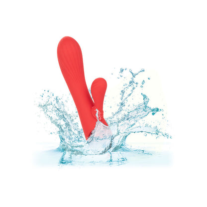 Vibratore in silicone rosso Calexotics Palisades Passione con design ergonomico e dettagli realistici per il piacere.