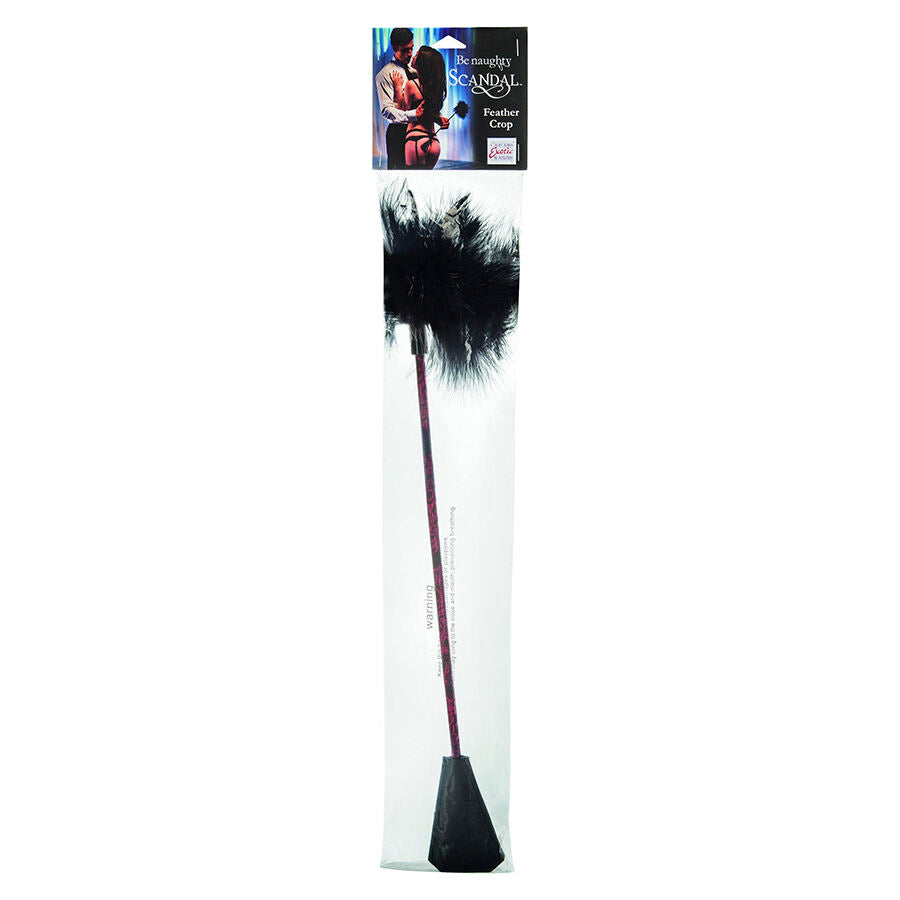 Frusta di piume nera CALEXOTICS SCANDAL, accessorio per giochi di ruolo e spose, con piume morbide e dettagli eleganti.