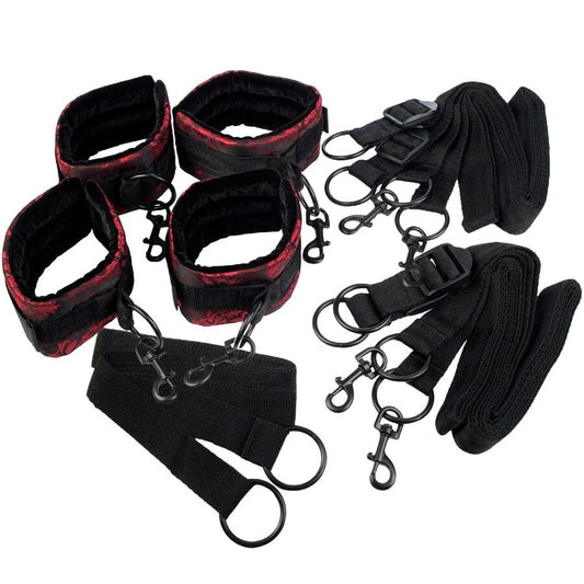 Set di cravatte per letto CALEXOTICS SCANDAL, include manette e accessori in morbido tessuto nero, perfetto per giochi di coppia