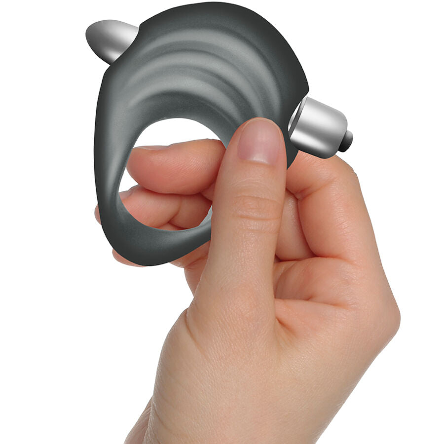 Anello vibrante per il pene CLIMAXIMUM AVIO BULLET, in silicone nero con pulsante di controllo, visibile in primo piano.